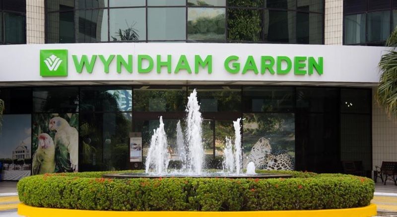 מלון Wyndham Garden מנאוס מראה חיצוני תמונה