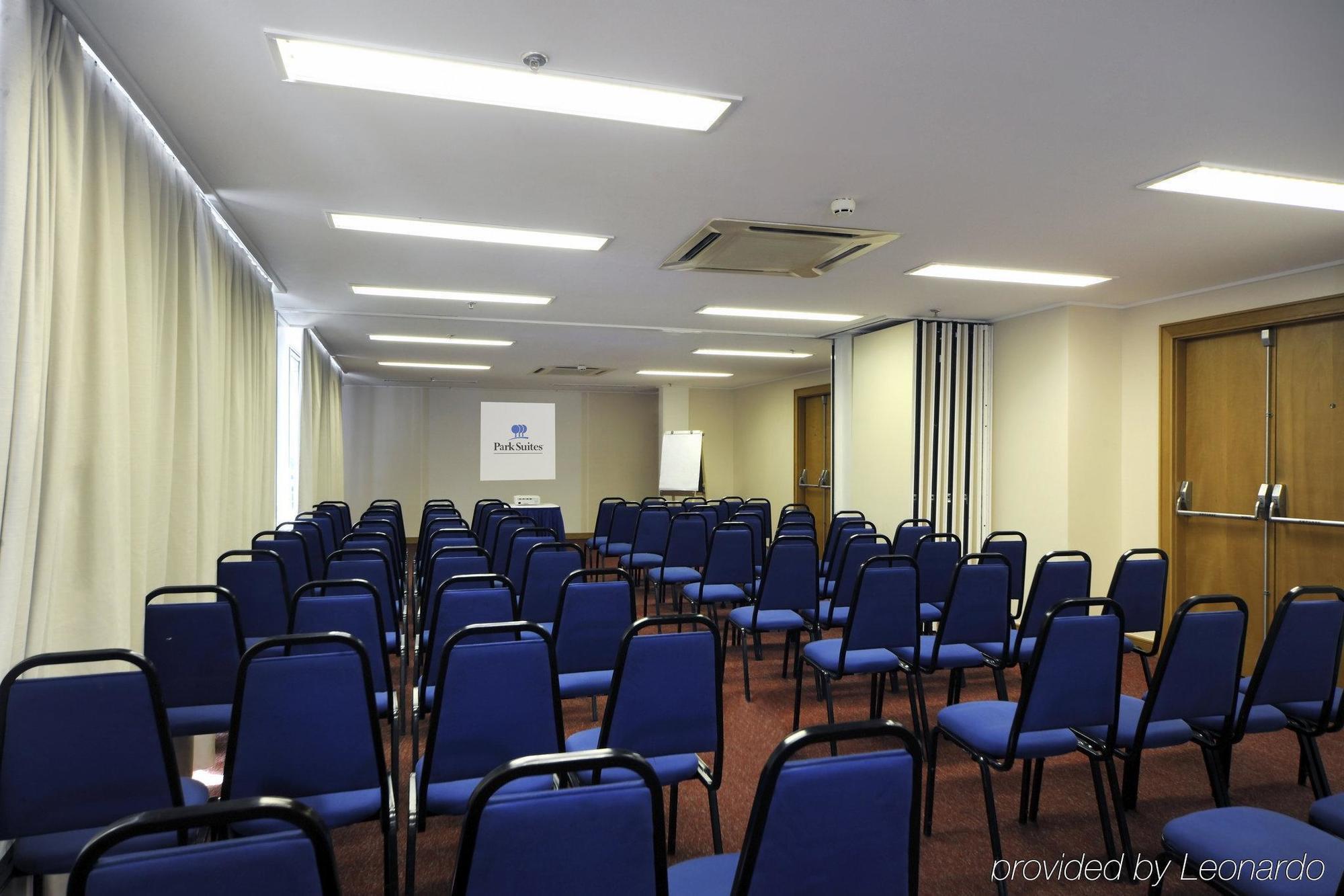 מלון Wyndham Garden מנאוס עסק תמונה