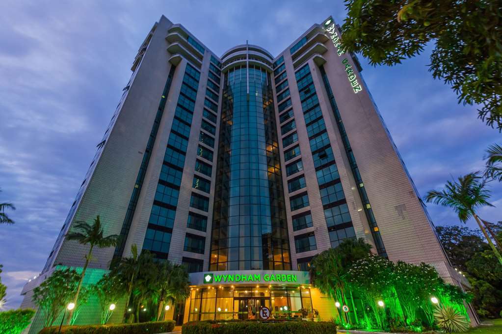 מלון Wyndham Garden מנאוס מראה חיצוני תמונה