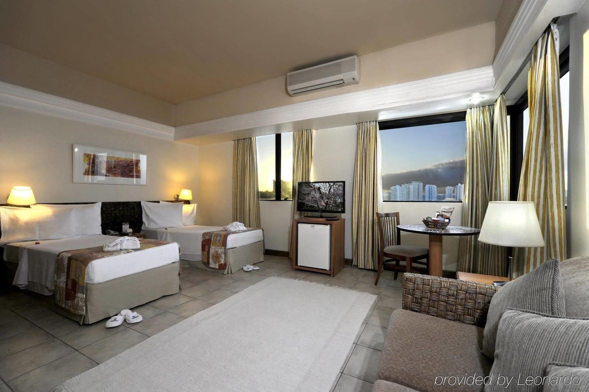מלון Wyndham Garden מנאוס מראה חיצוני תמונה